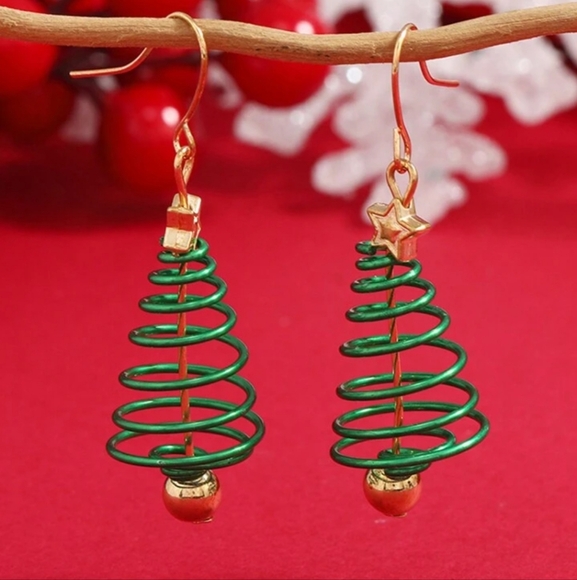 Christmas Tree Earrings 🎄 - Picture 4 of 9